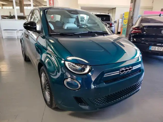 Fiat 500 view 3