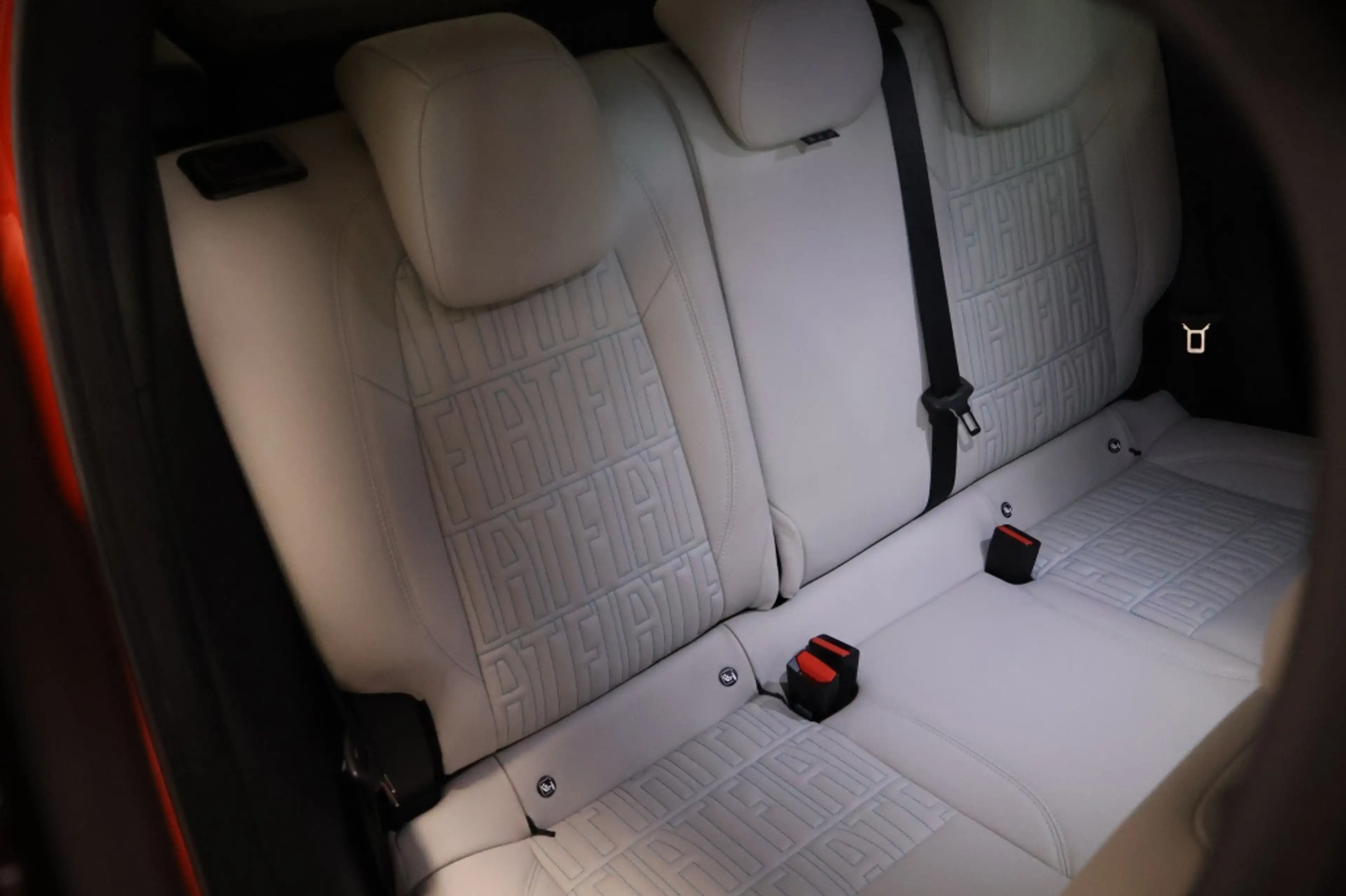 Fiat 600e La Prima 54 kWh — photo 12