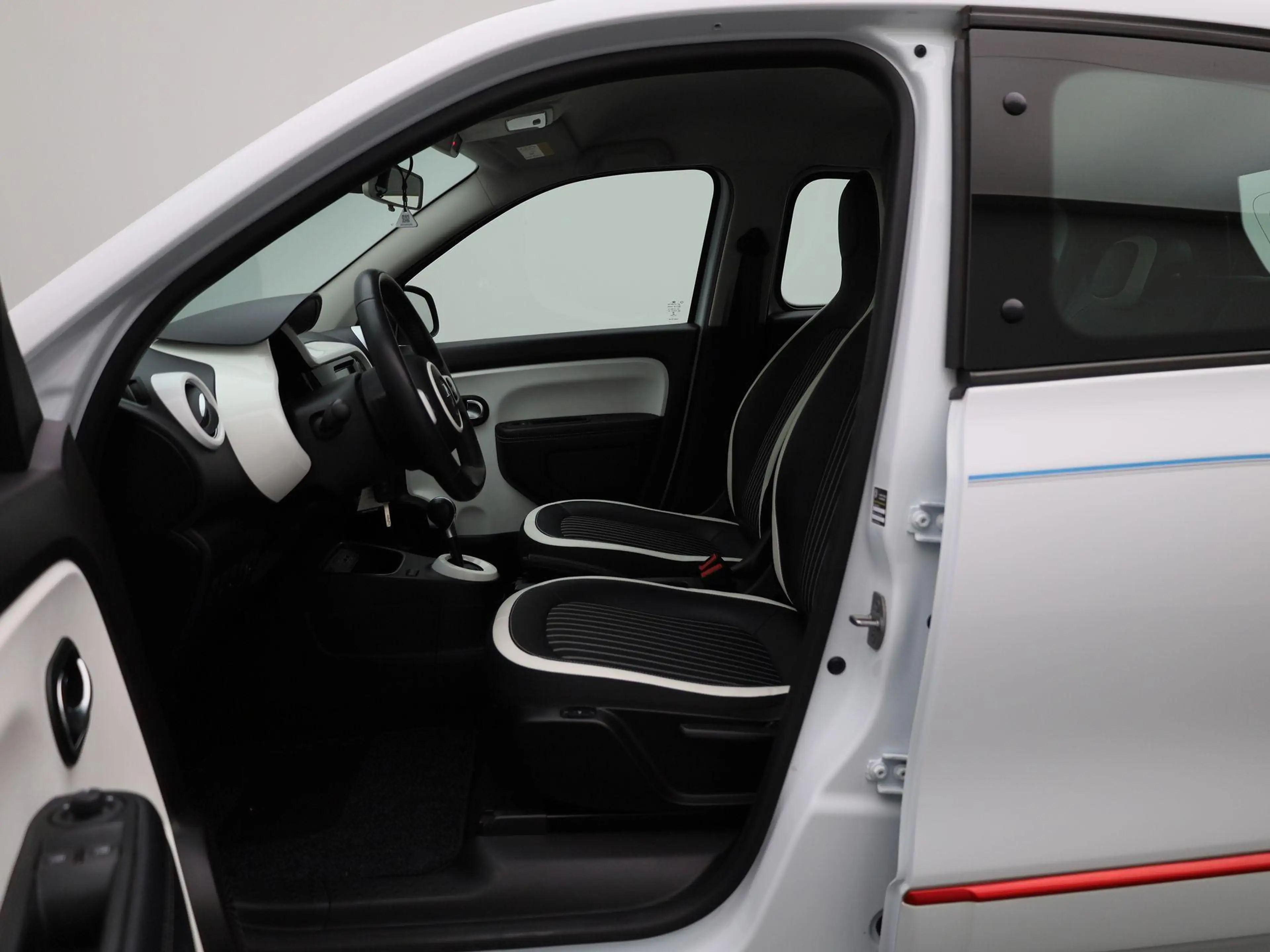 Renault Twingo Z.E. R80 Intens | WORDT VERWACHT | ACHTERUITRIJCAM — photo 9