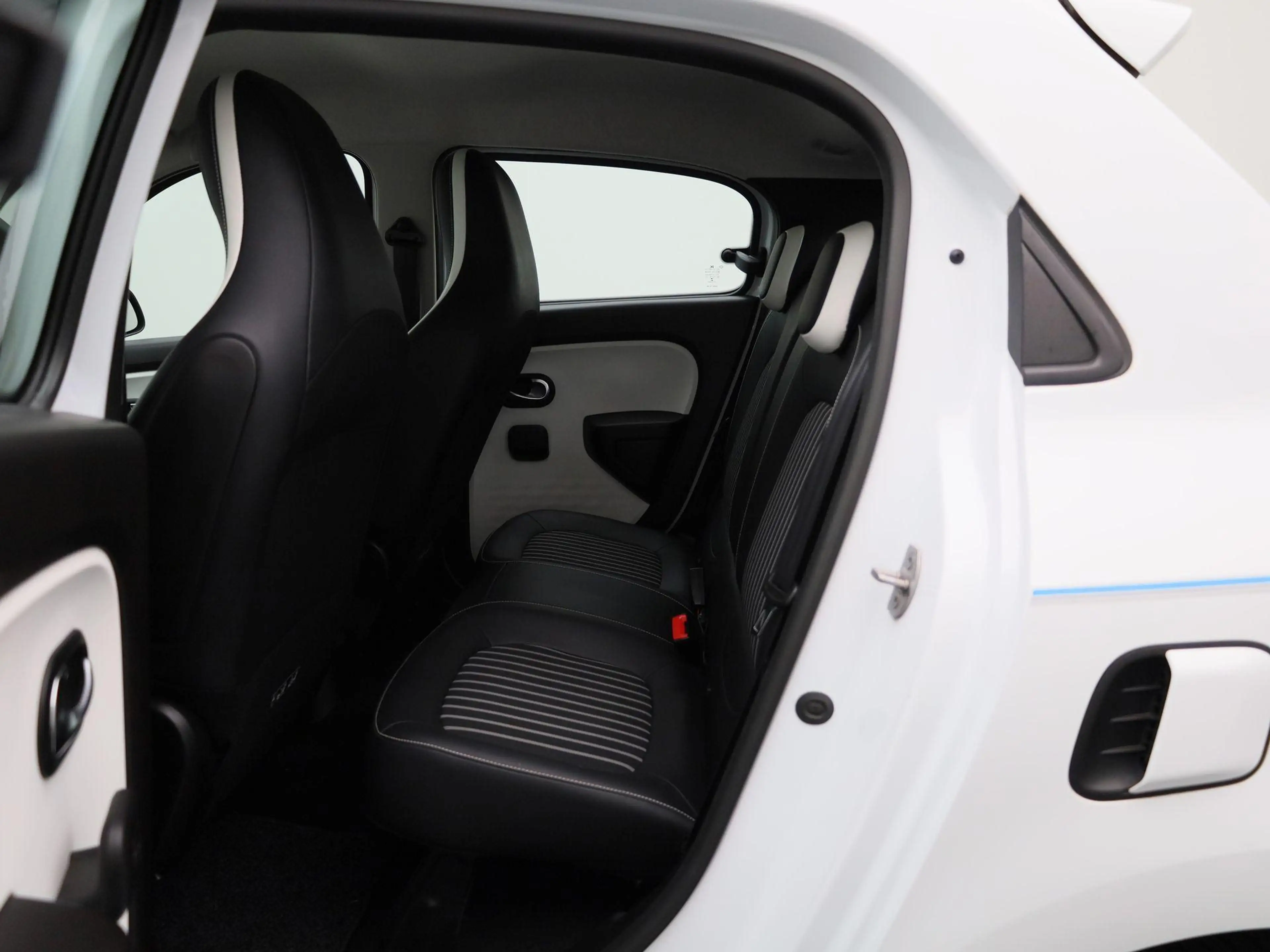 Renault Twingo Z.E. R80 Intens | WORDT VERWACHT | ACHTERUITRIJCAM — photo 10