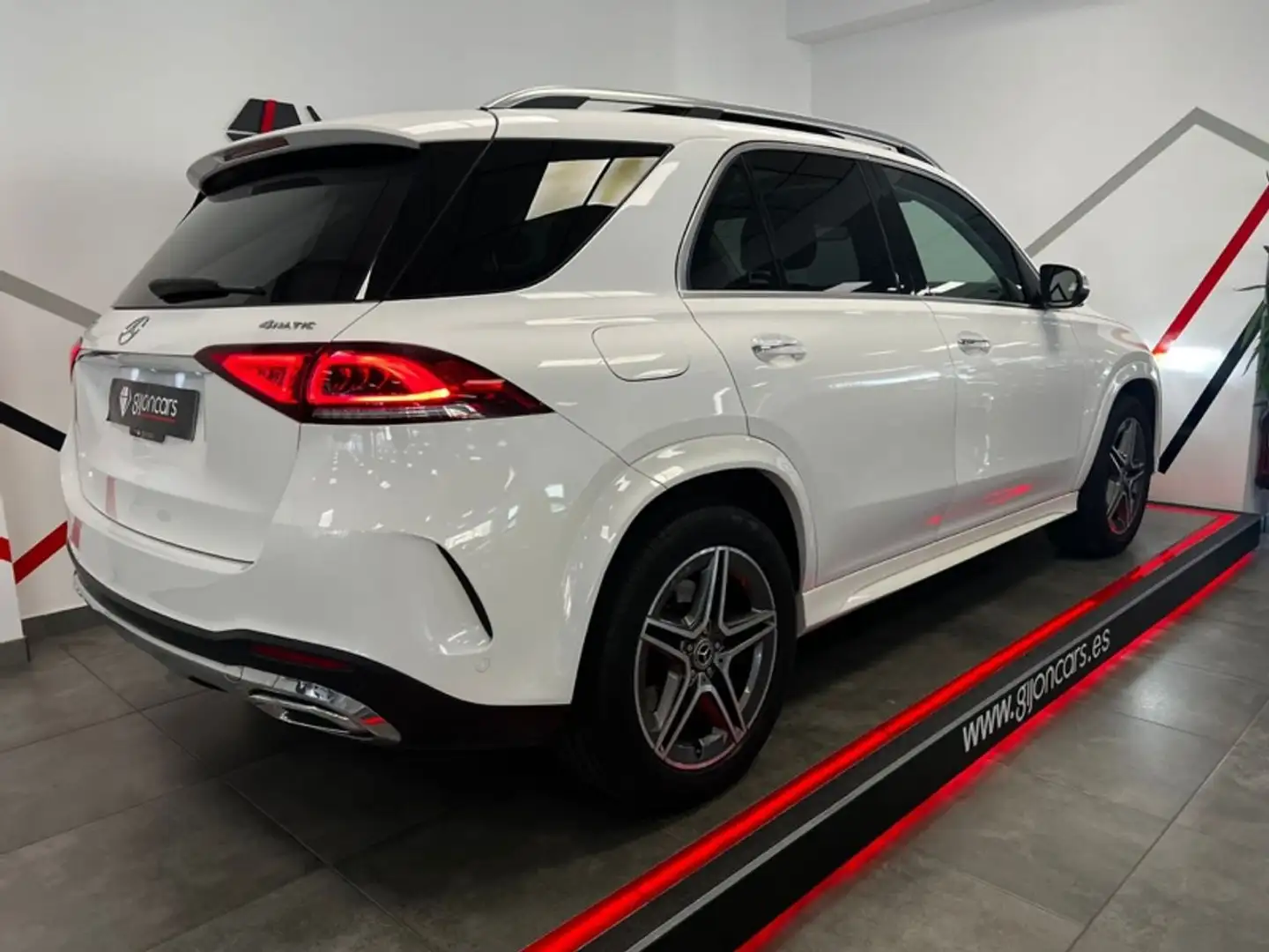 Mercedes-Benz GLE 300 300d 4Matic Aut. Wit - 2