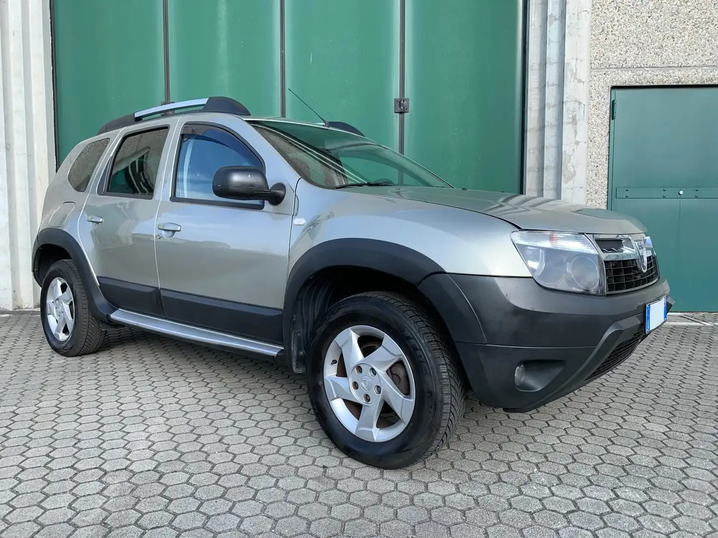 Dacia Duster 4x4 - 1.6 Benzina 105cv - Oro - 1