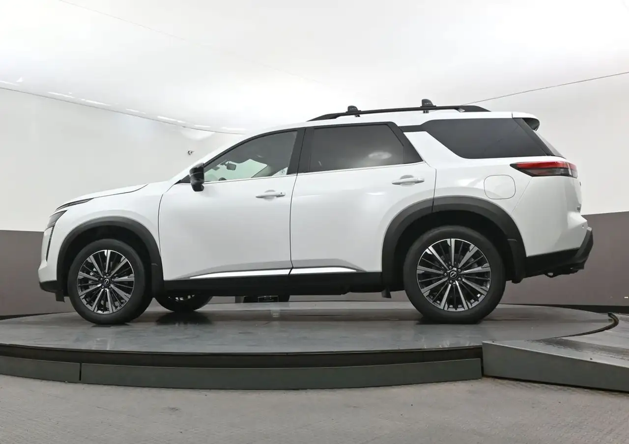 Nissan Pathfinder снимка Nissan Pathfinder