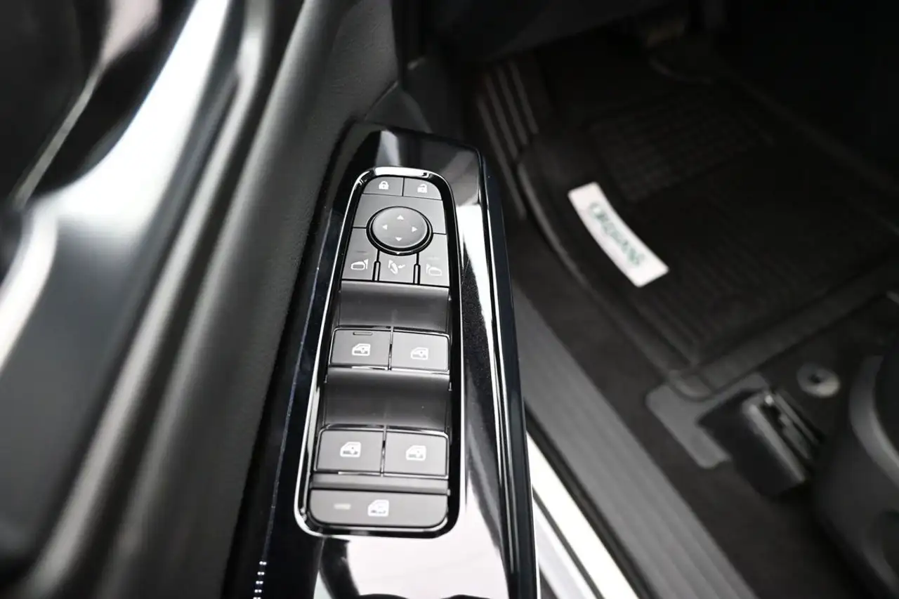 Nissan Pathfinder снимка Nissan Pathfinder