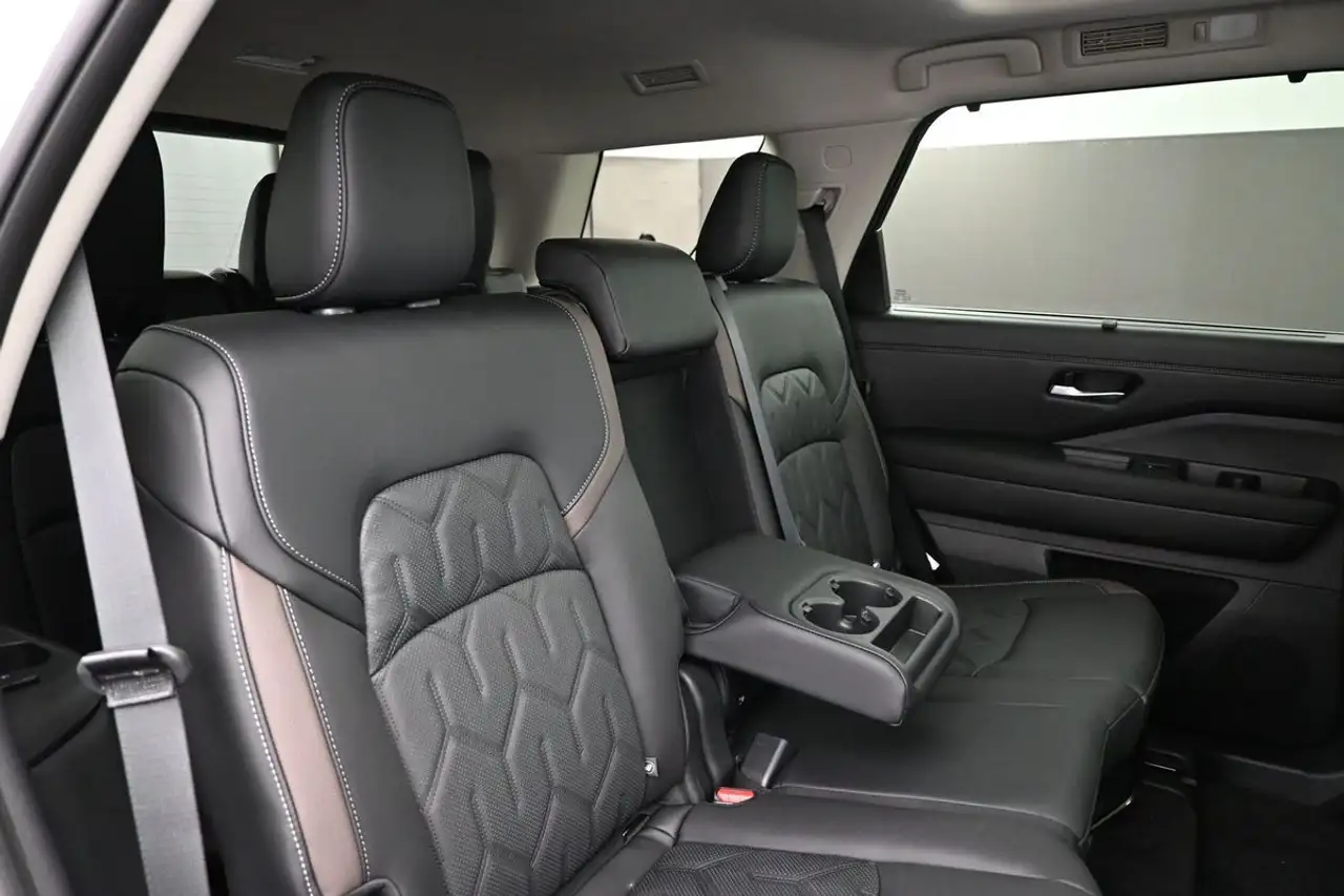 Nissan Pathfinder снимка Nissan Pathfinder