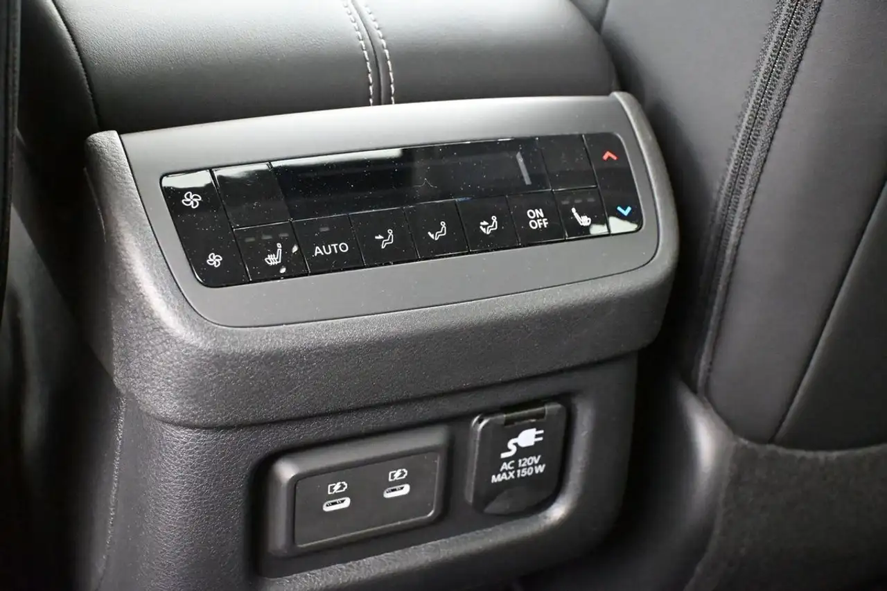 Nissan Pathfinder снимка Nissan Pathfinder