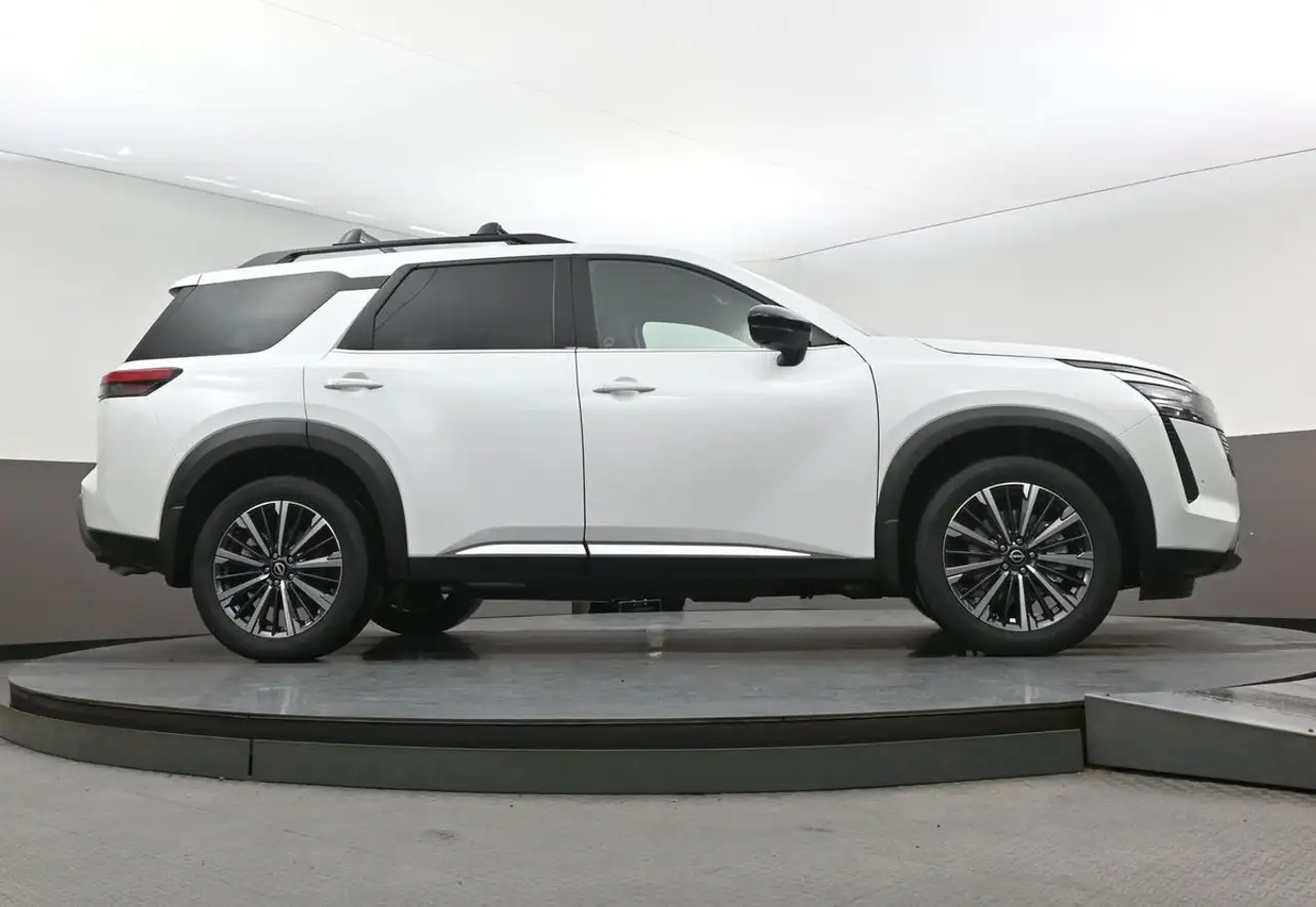 Nissan Pathfinder снимка Nissan Pathfinder