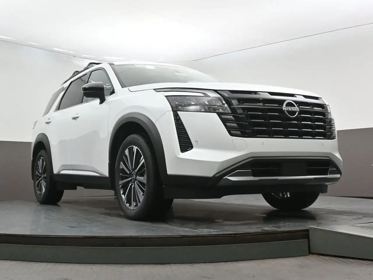 Nissan Pathfinder снимка Nissan Pathfinder