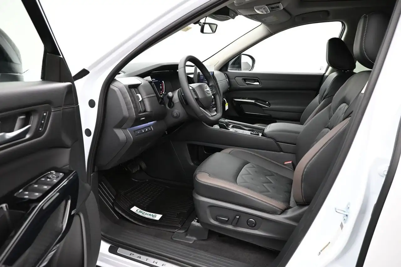 Nissan Pathfinder снимка Nissan Pathfinder