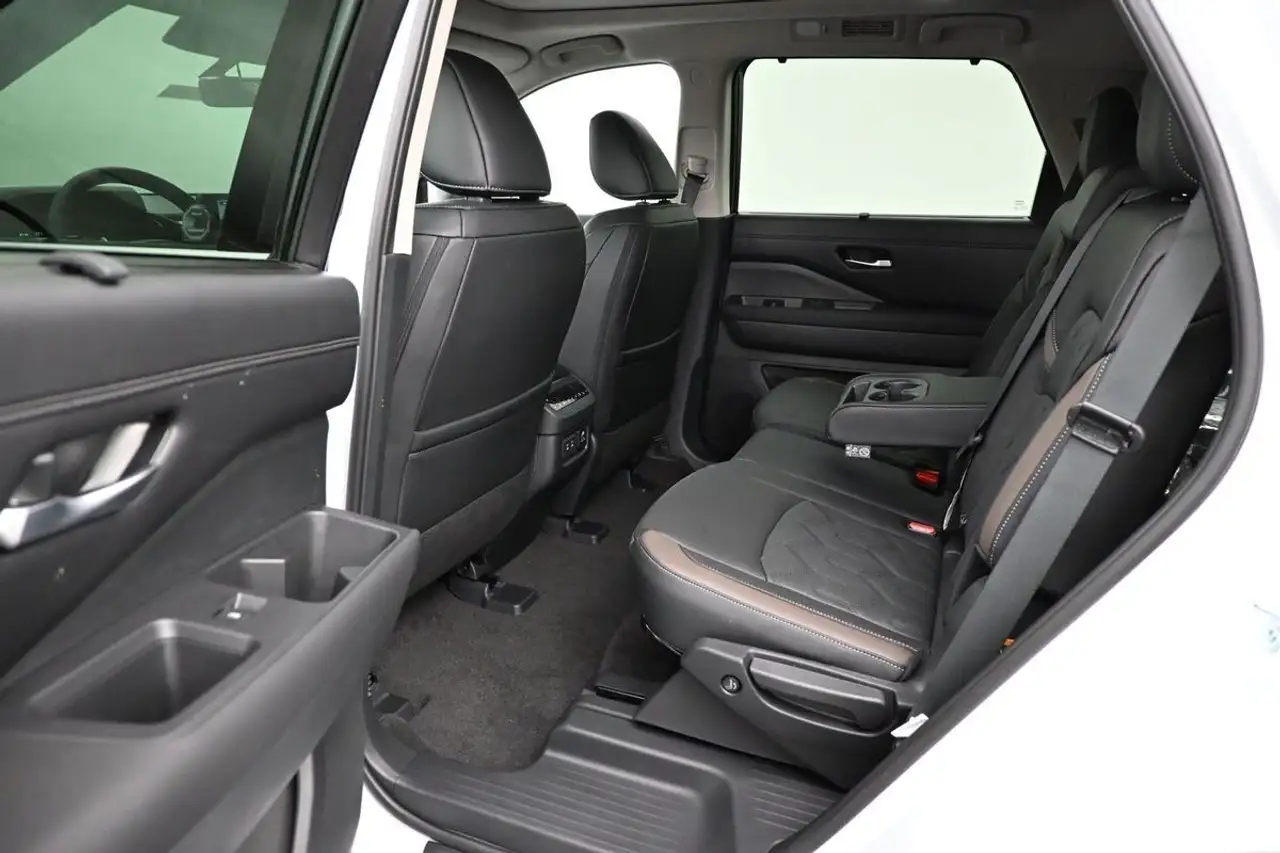 Nissan Pathfinder снимка Nissan Pathfinder