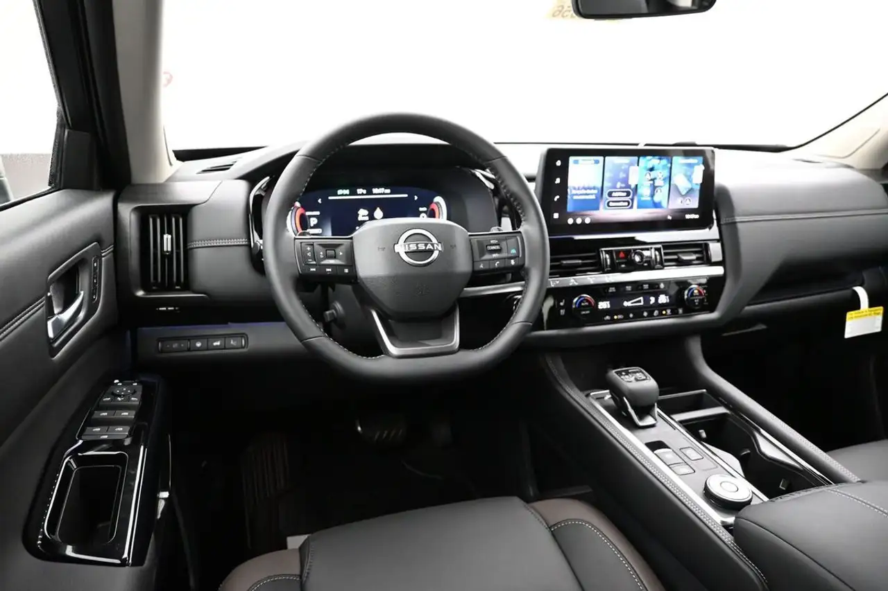 Nissan Pathfinder снимка Nissan Pathfinder