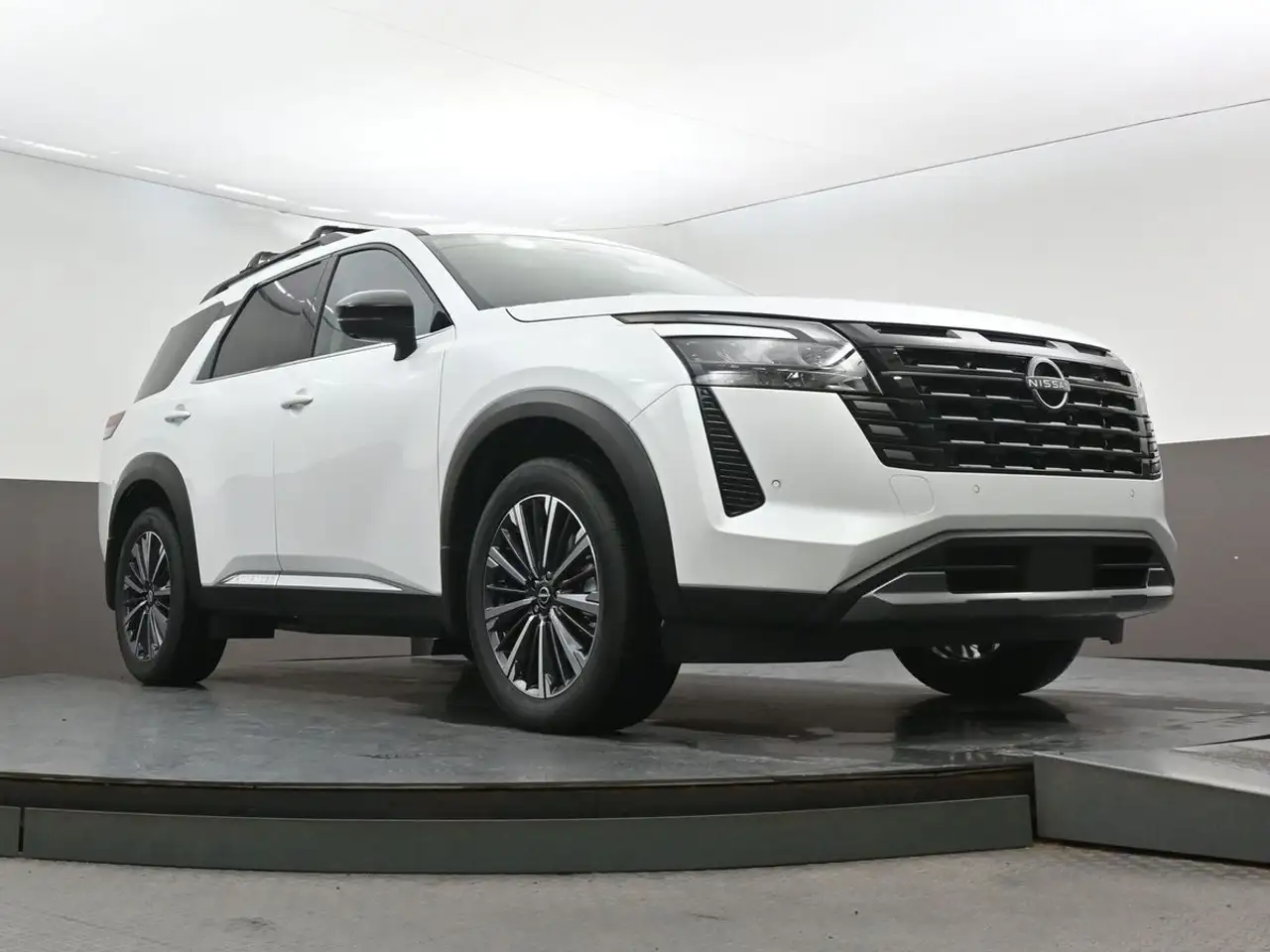 Nissan Pathfinder снимка Nissan Pathfinder