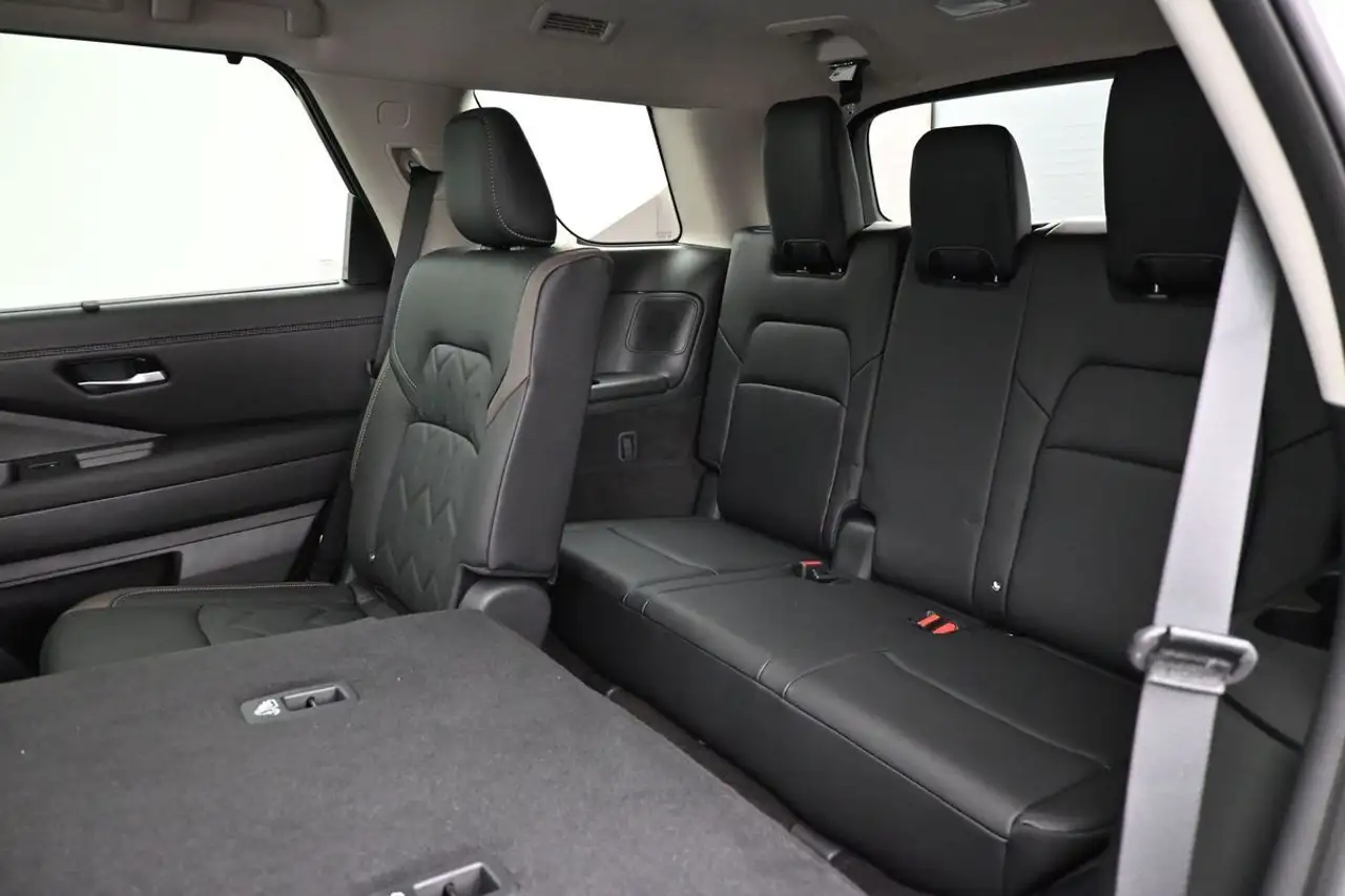 Nissan Pathfinder снимка Nissan Pathfinder