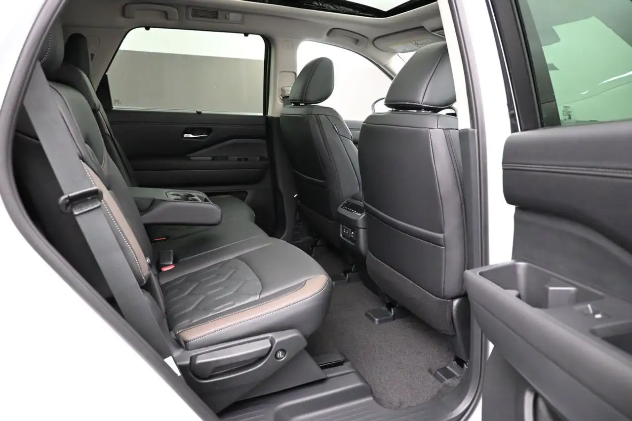 Nissan Pathfinder снимка Nissan Pathfinder