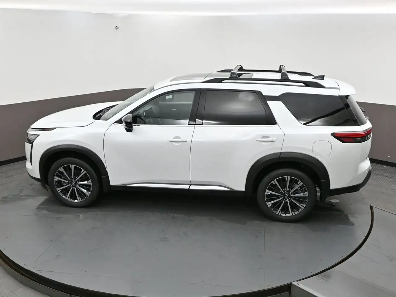 Nissan Pathfinder снимка Nissan Pathfinder