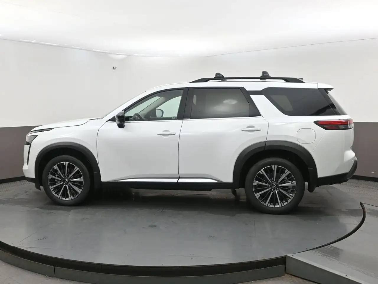 Nissan Pathfinder снимка Nissan Pathfinder