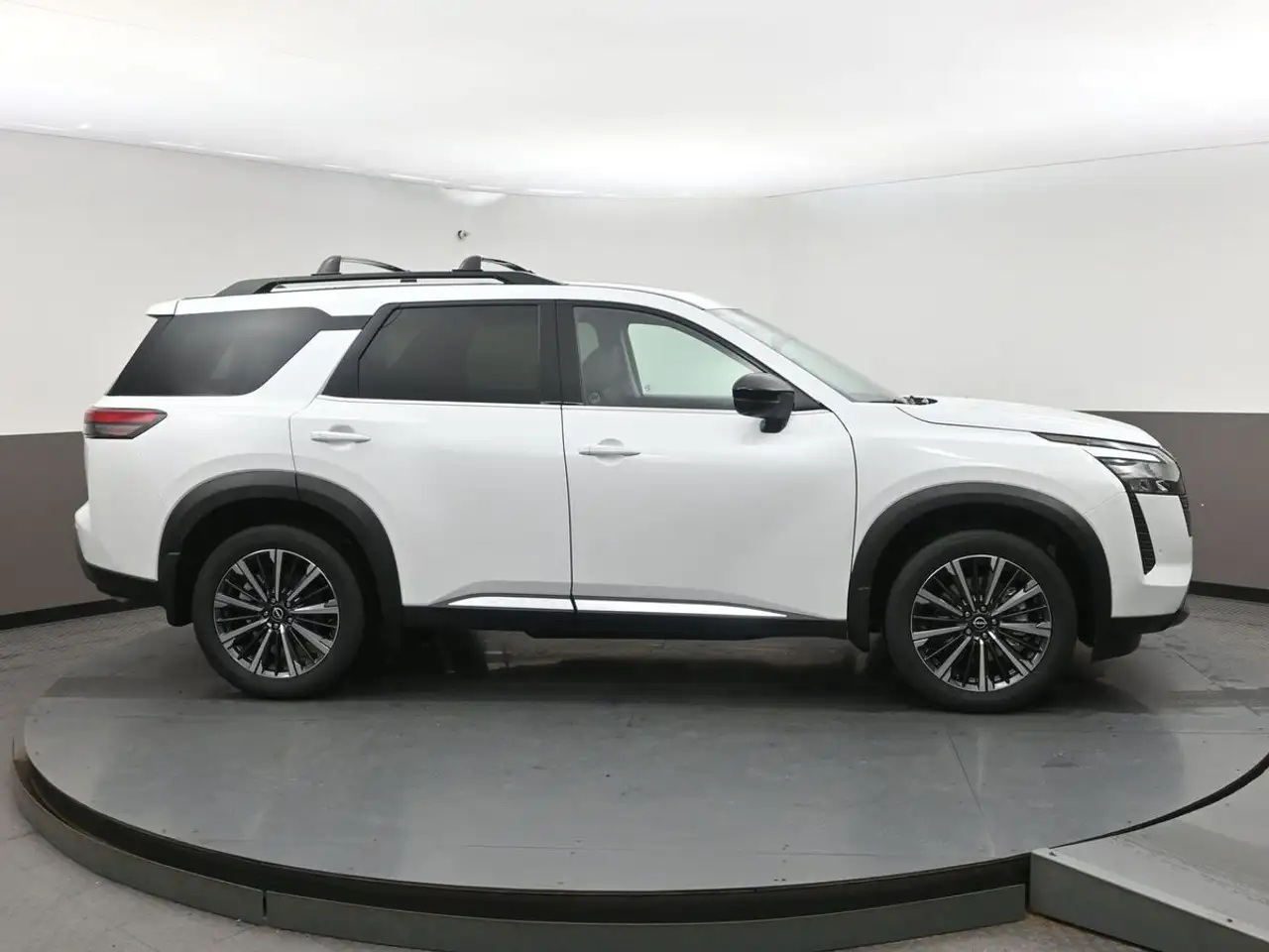 Nissan Pathfinder снимка Nissan Pathfinder