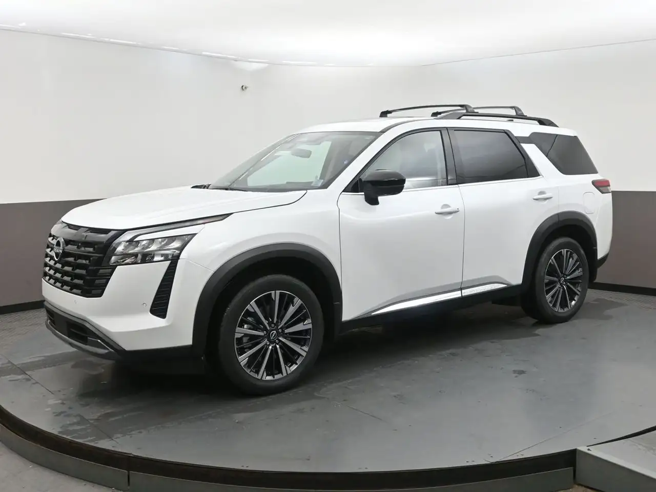 Nissan Pathfinder снимка Nissan Pathfinder