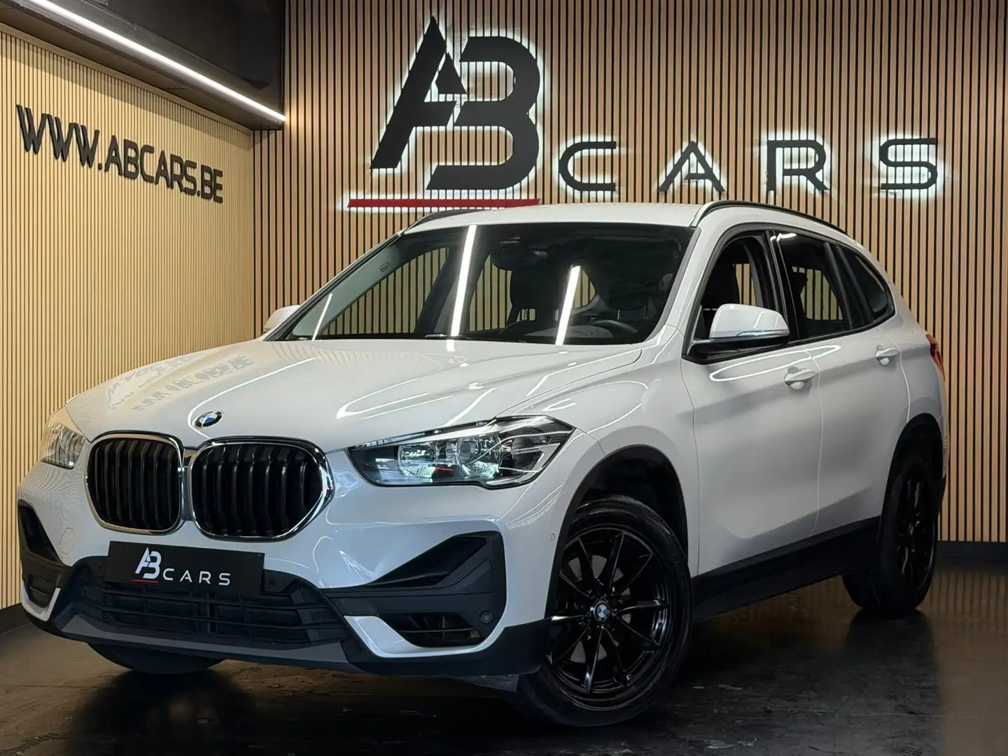 BMW X1 1.5iA sDrive18 * GARANTIE 12 MOIS * Blanc - 1