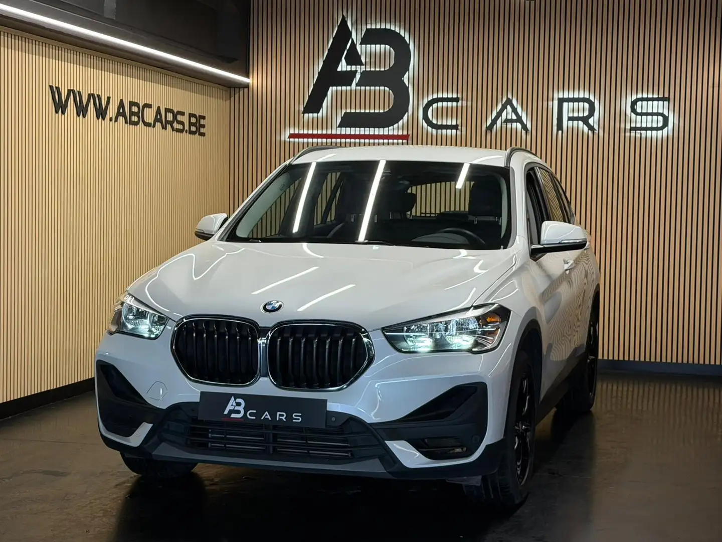 BMW X1 1.5iA sDrive18 * GARANTIE 12 MOIS * Blanc - 2