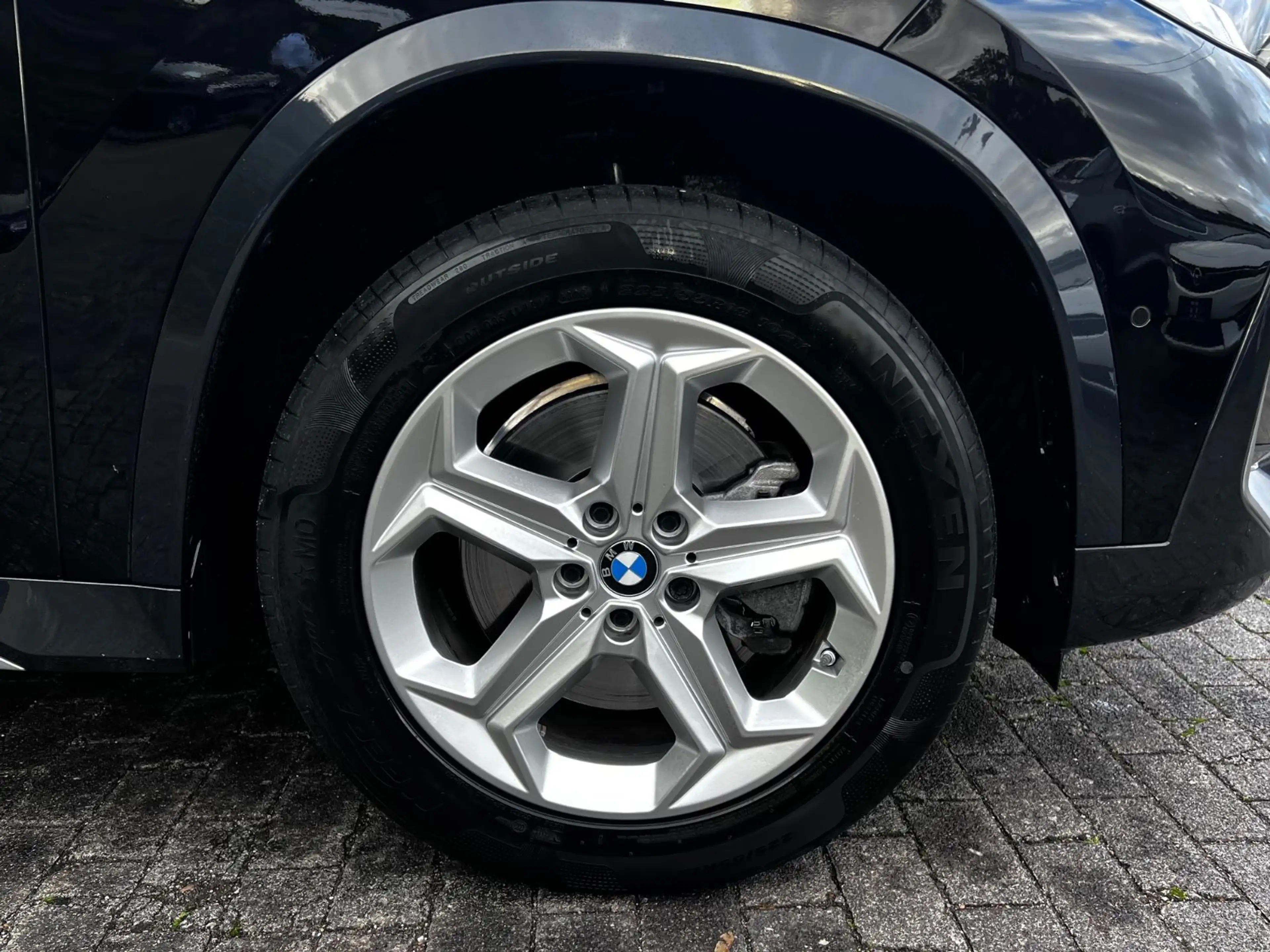 BMW X1 xDrive 23 i xLine U11 AHK 18" — photo 2