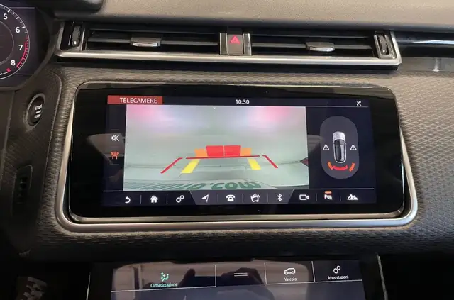 Land Rover Range Rover Velar view 14