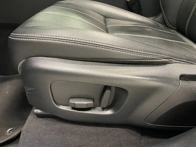 Land Rover Range Rover Velar view 13
