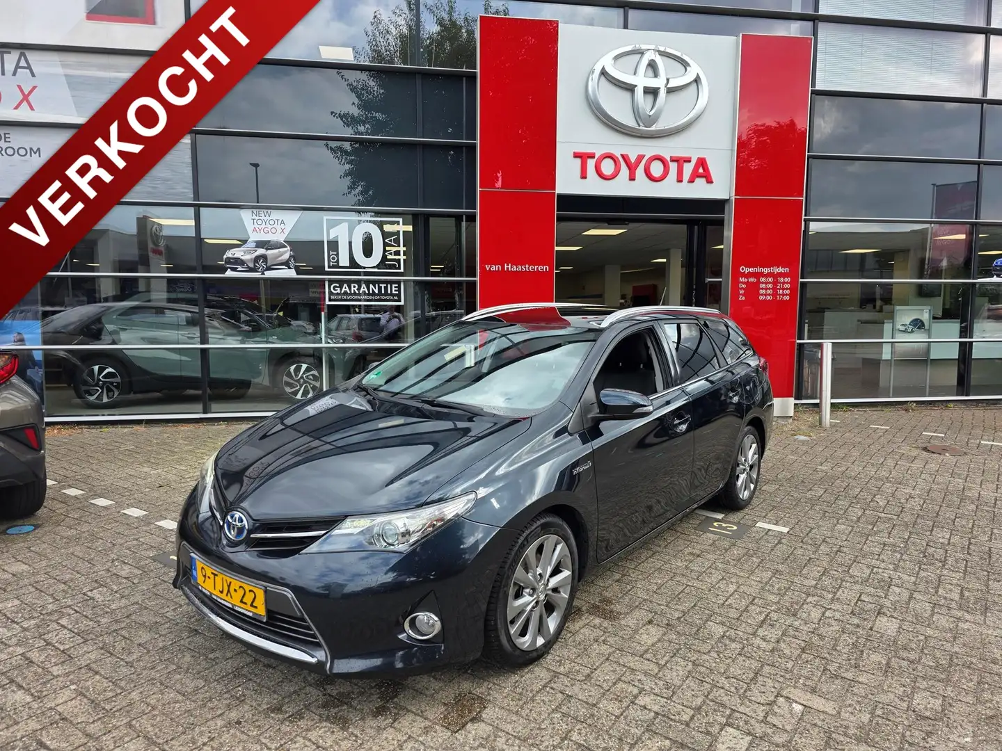 Toyota Auris 1.8 Hybrid 136pk Aut Lease Grijs - 1
