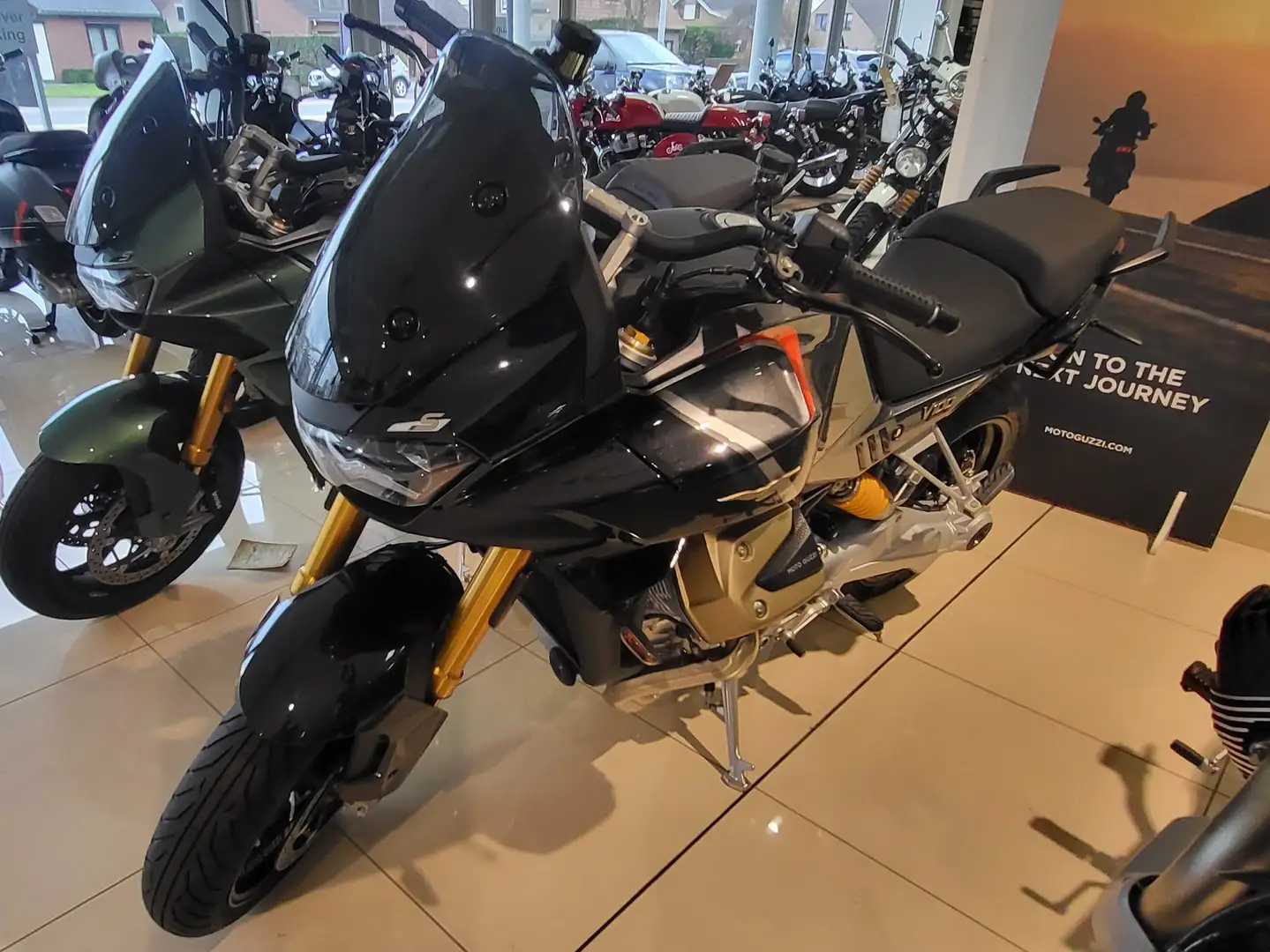 Moto Guzzi V 100 Mandello S Czarny - 1