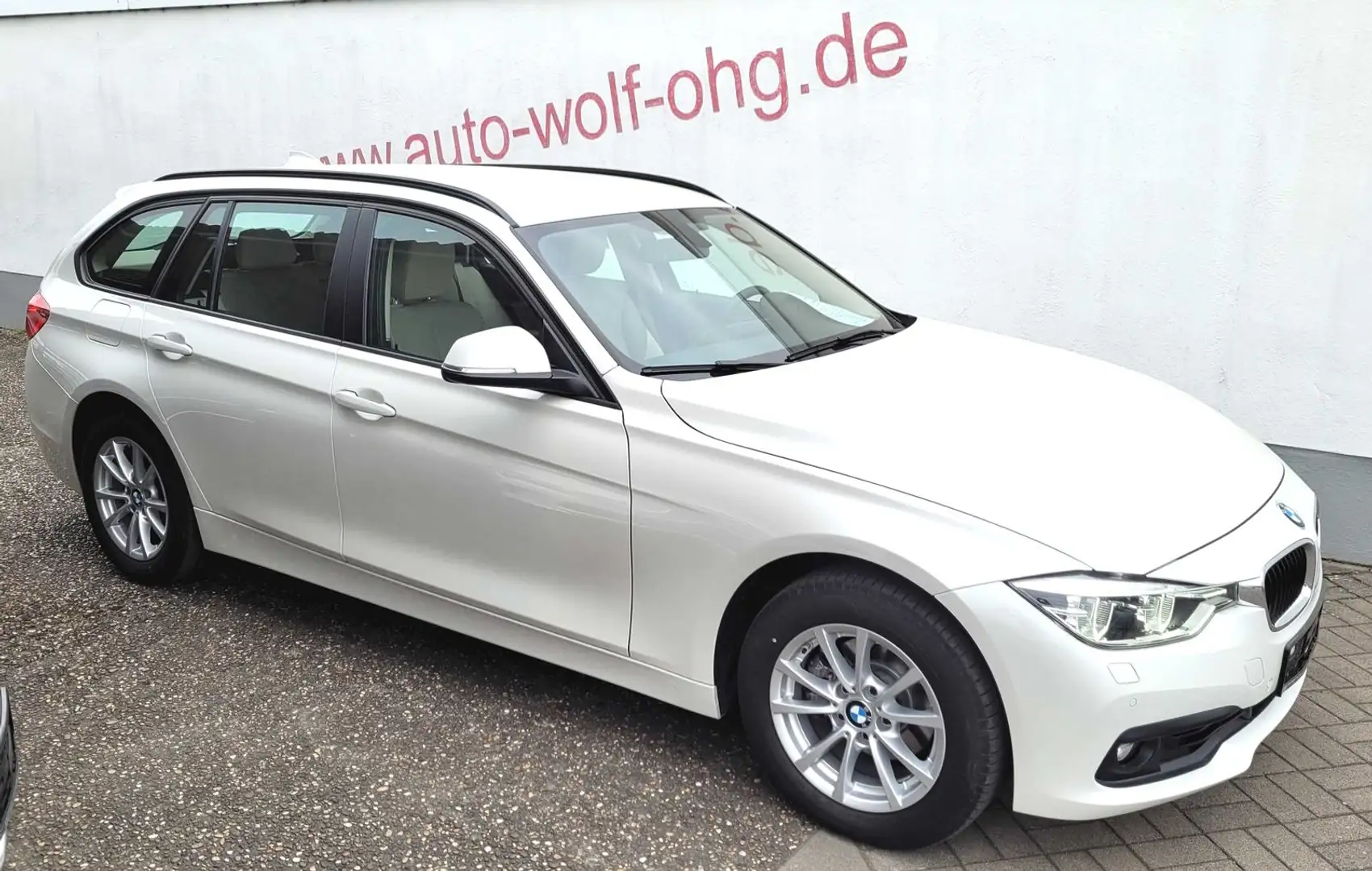 BMW 320 i touring xDrive advantage mit 24.675 km !!! Noir - 1