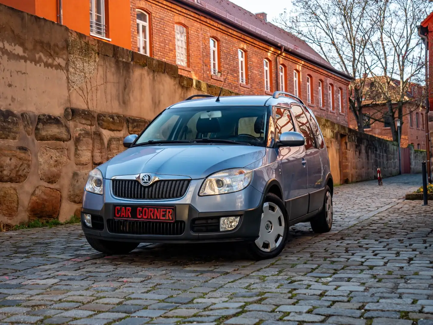 Skoda Roomster Scout 1.6 TÜV NEU AHK Blau - 1