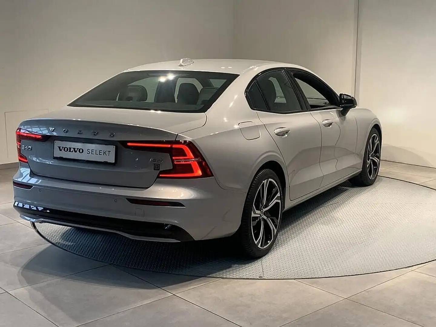 Volvo S60 B4 Mild Hybride Plus Dark Zilver - 2