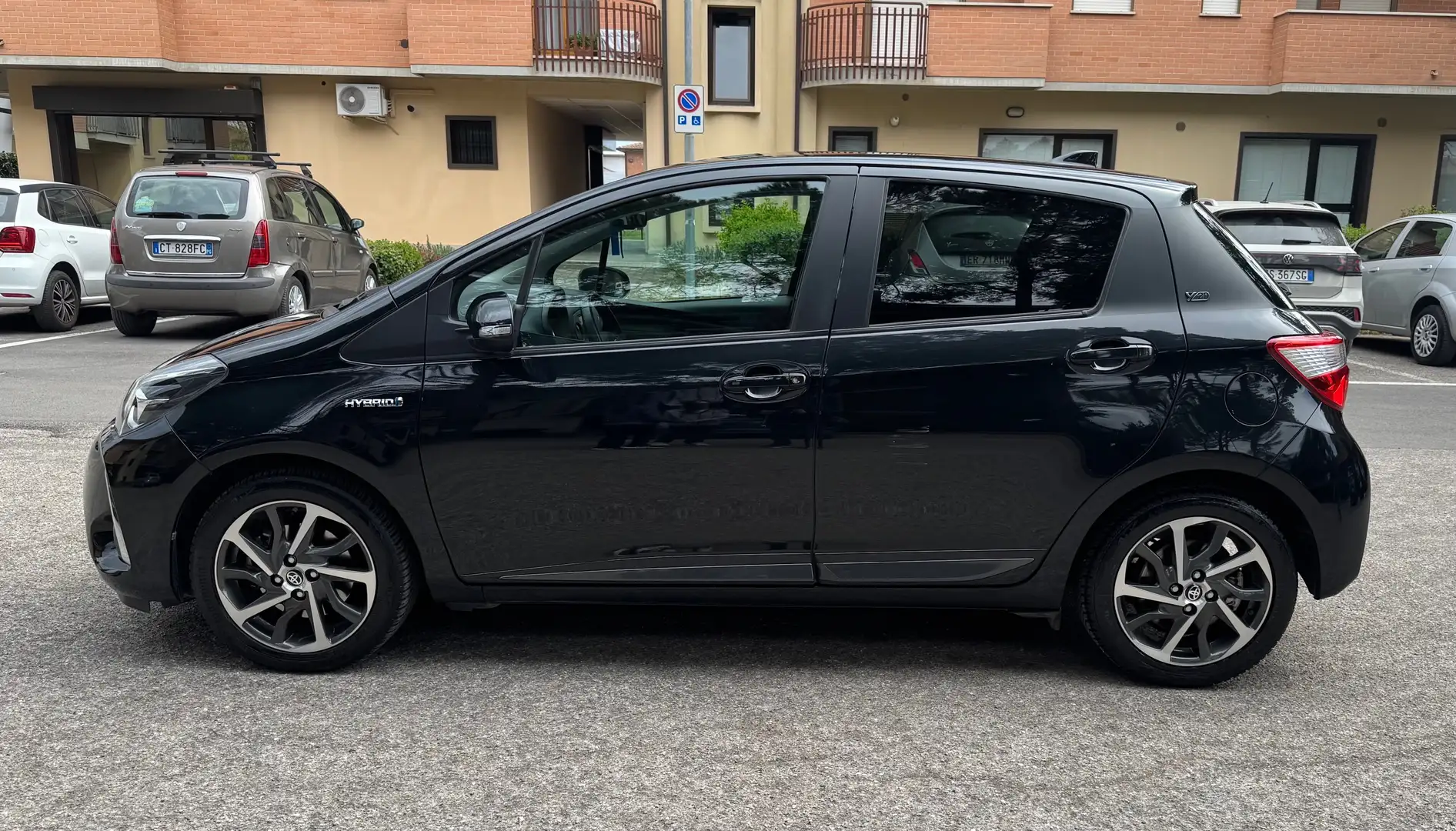 Toyota Yaris 1.5 Hybrid 5 porte Y20 unica proprietaria Nero - 1
