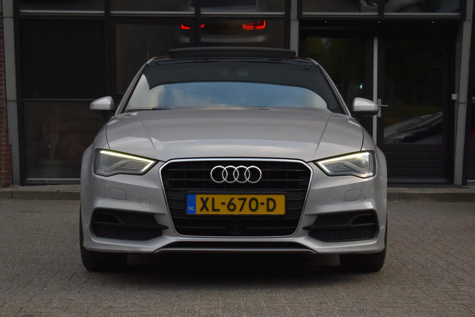 Audi A3 Limousine 1.8 TFSI Ambition S Line Pano Keyless AC Grau - 2