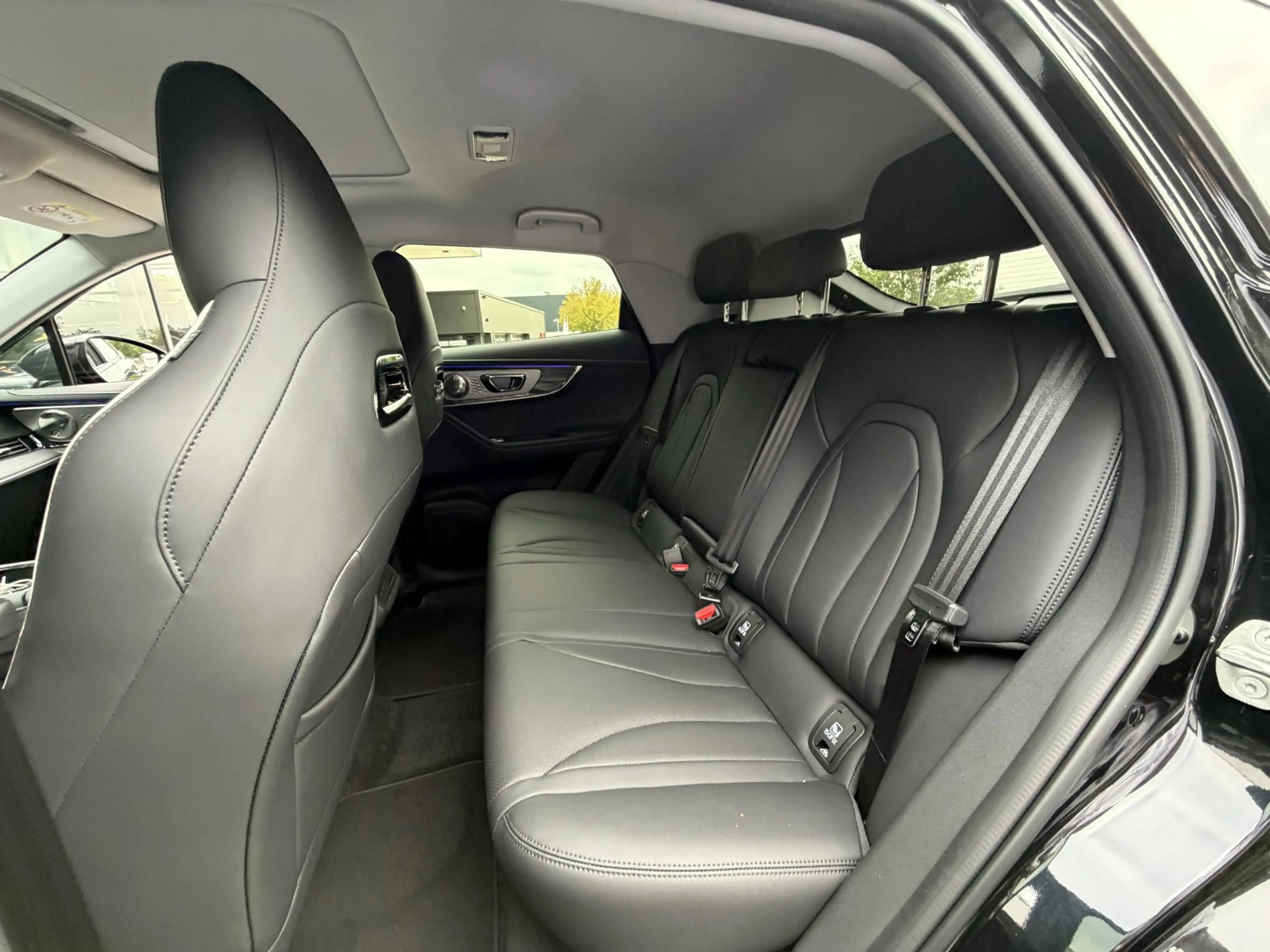 Omoda 5 EV Premium 61 kWh | DEMO — photo 8