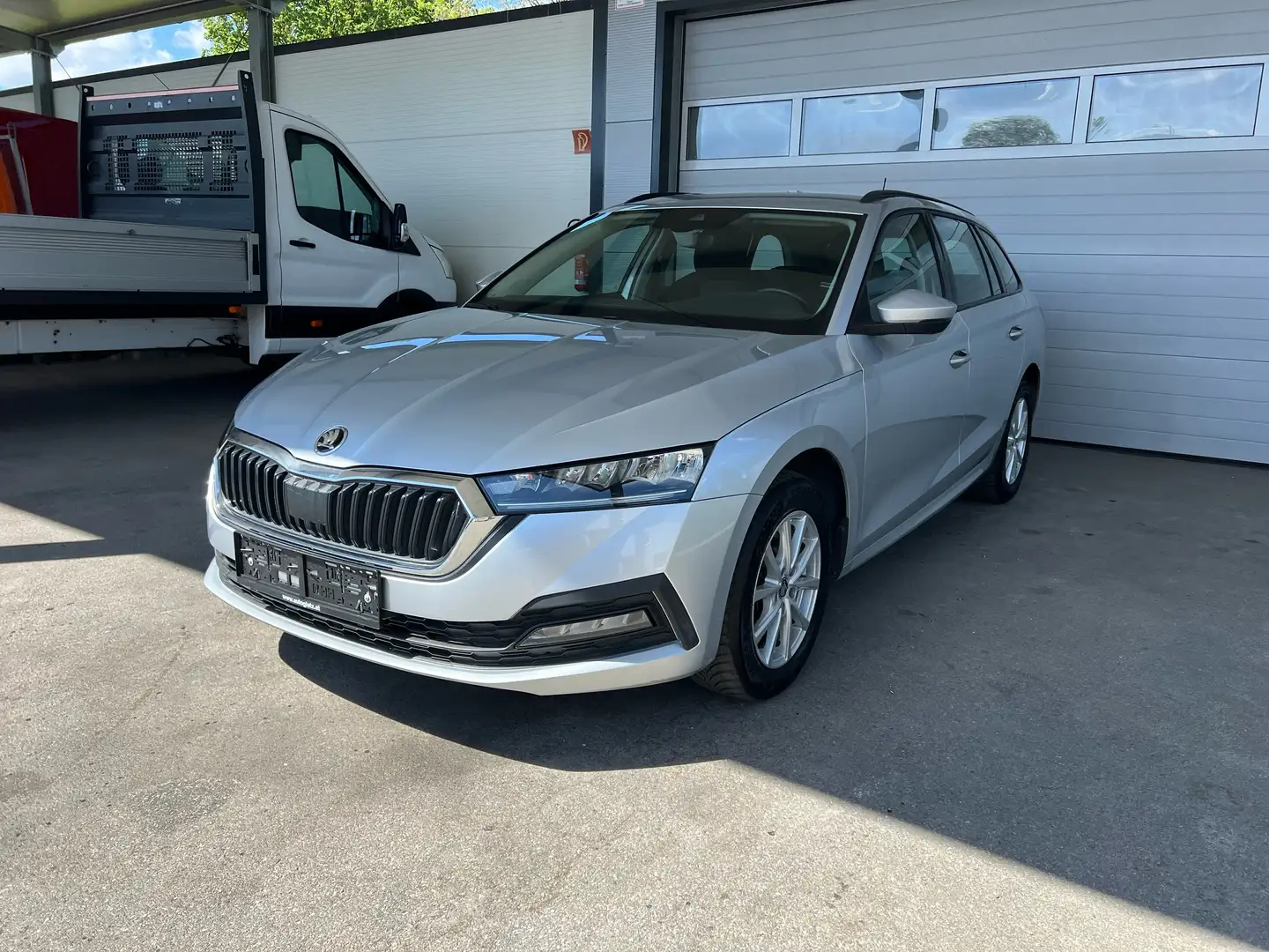 Skoda Octavia Combi 2,0 TDI 4x4 Ambition DSG LED/PARKTR./ASSIST Silber - 2