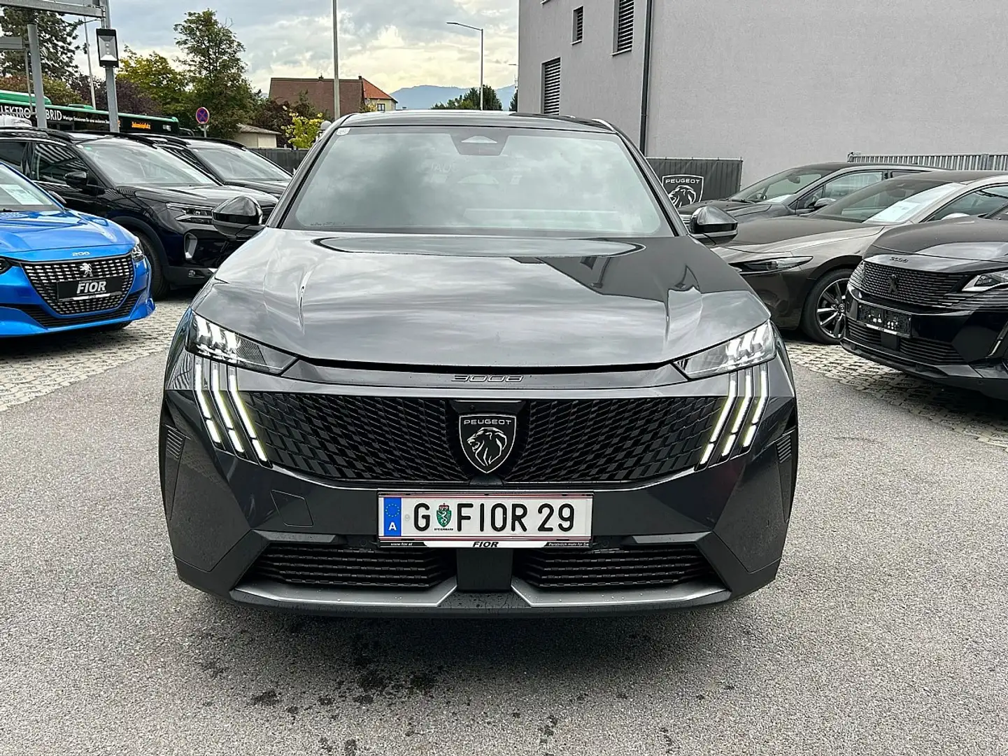 Peugeot 3008 Hybrid 145 e-DCS6 GT Grau - 2