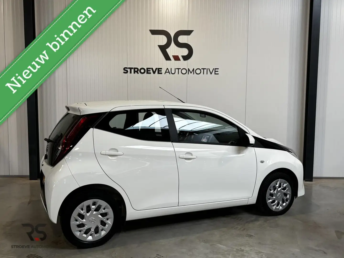 Toyota Aygo 1.0 VVT-i 72 pk X-Play | Airco | Camera | Cruise | Wit - 2