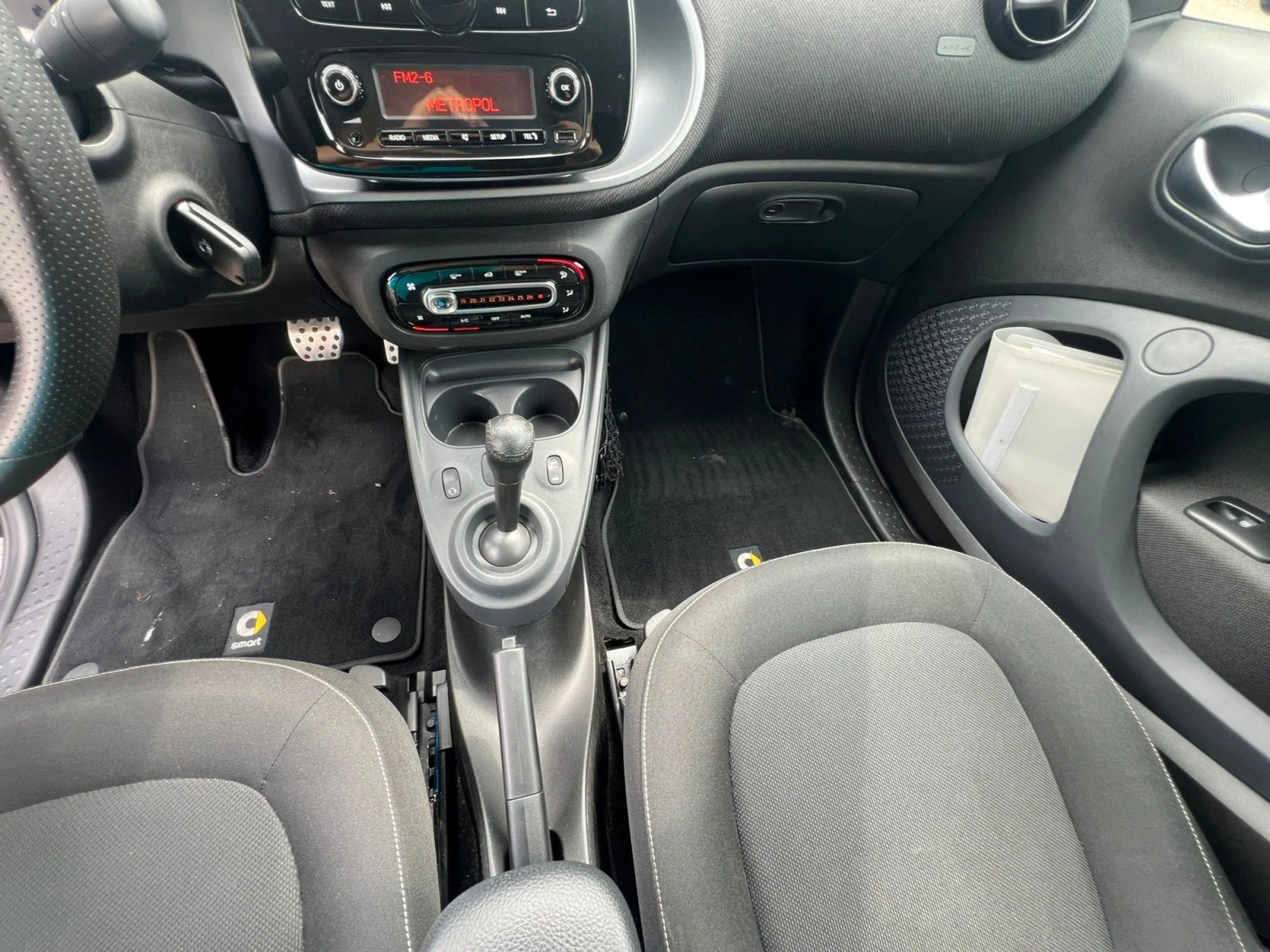 smart forTwo cabrio passion DCT PDC SHZ SPORT BT — photo 15