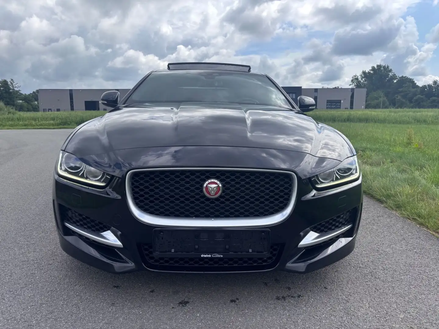 Jaguar XE 2,0d R-Sport-PanoDach-19''-Eur6-Xenon-Navi Negru - 2