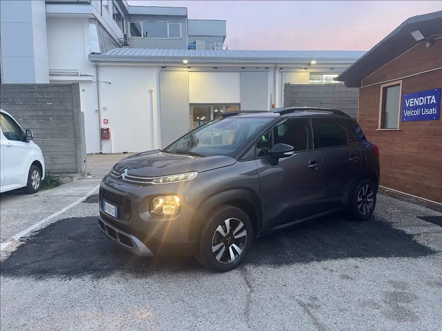Citroen C3 Aircross 1.5 bluehdi Shine s&s 110cv Grigio - 1