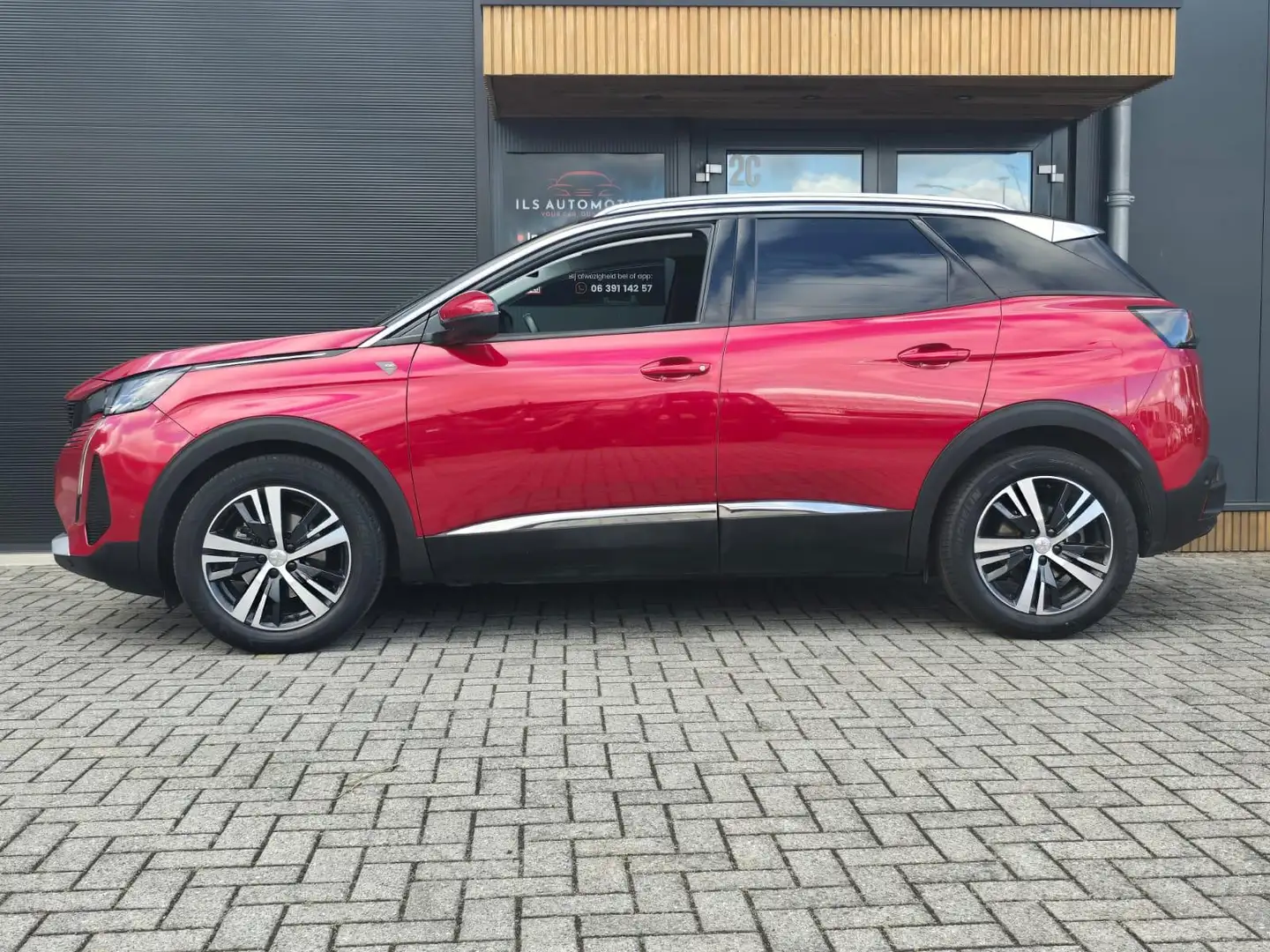 Peugeot 3008 1.2 PureTech Allure Rood - 2