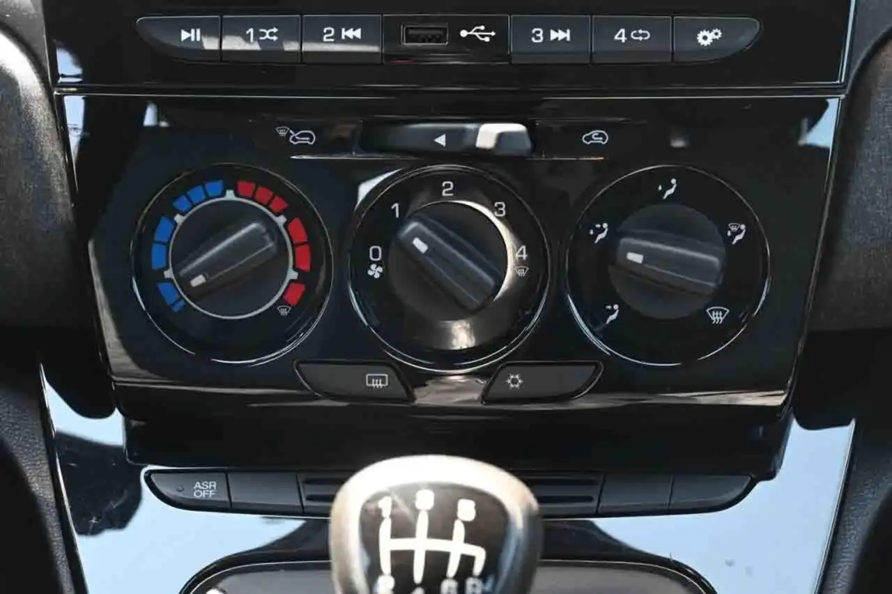 Lancia Ypsilon 2022 — фото 19