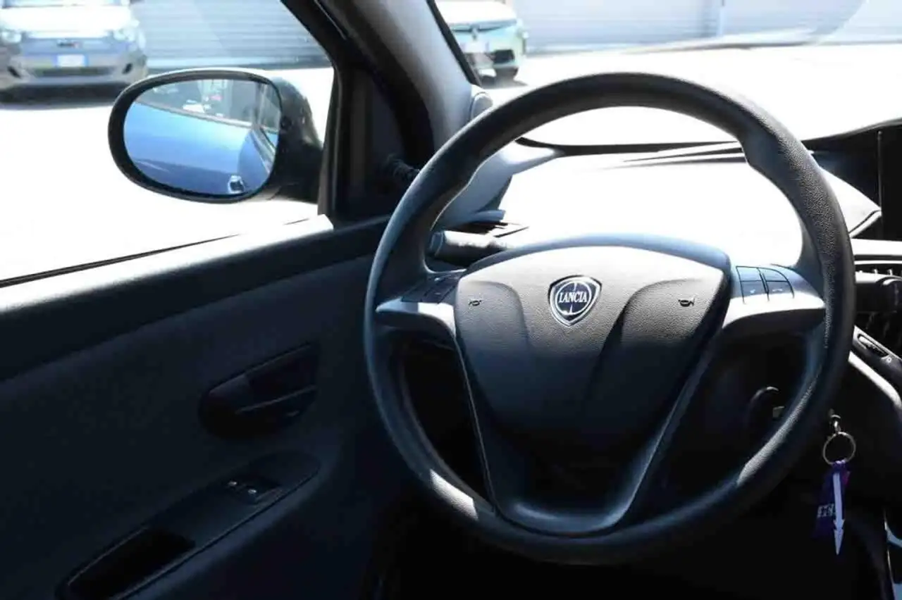 Lancia Ypsilon 2022 — фото 20