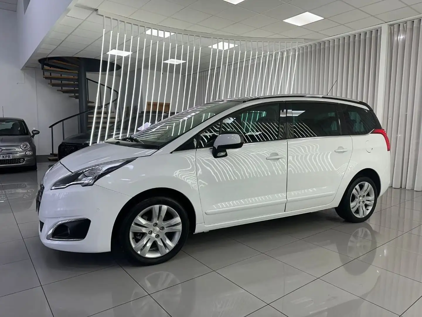 Peugeot 5008 1.6 BlueHDI Allure 7 pl. 120 Weiß - 2