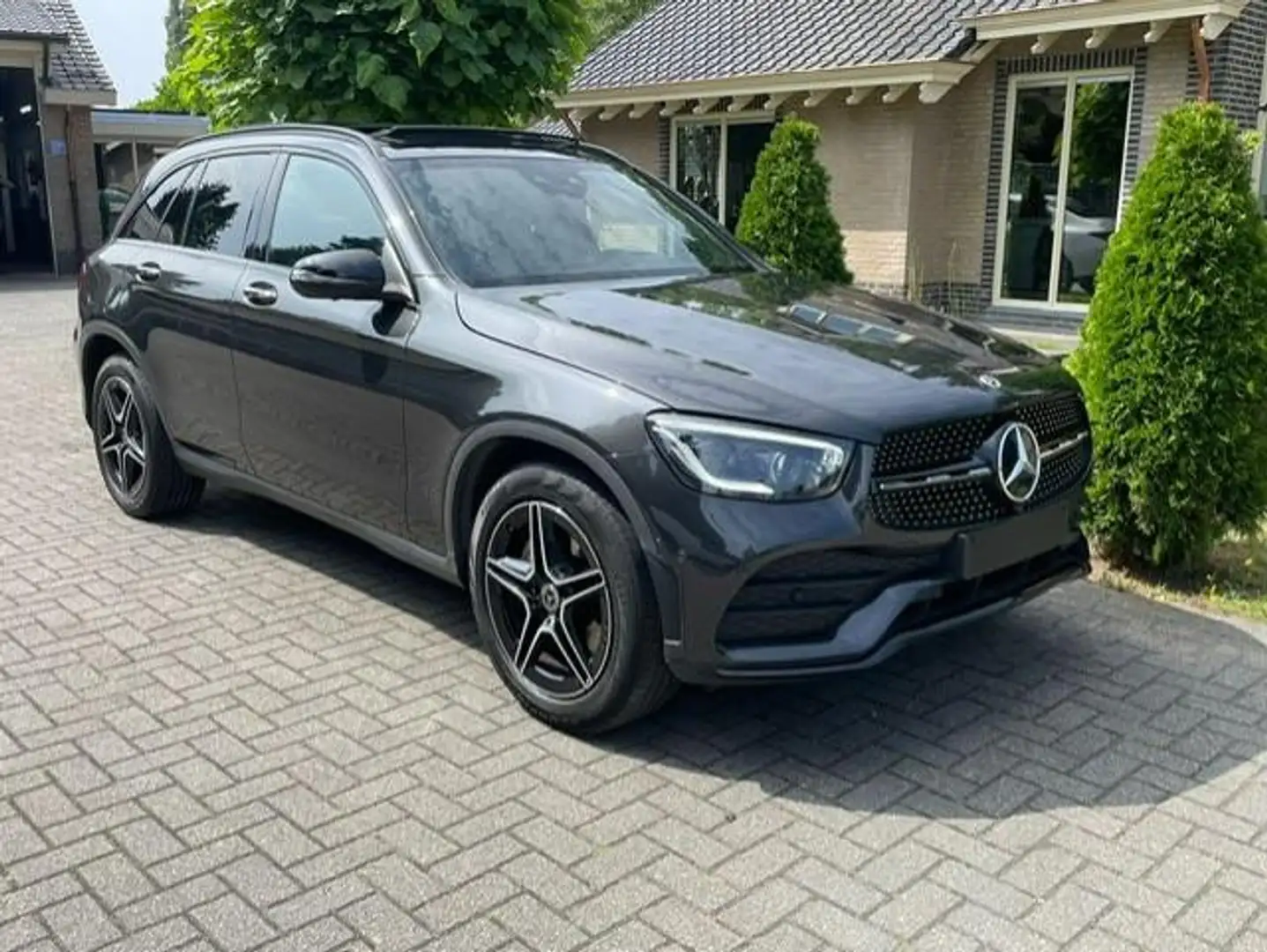 Mercedes-Benz GLC 200 4MATIC AMG LINE PANO NAVI LED CAMERA Zwart - 1