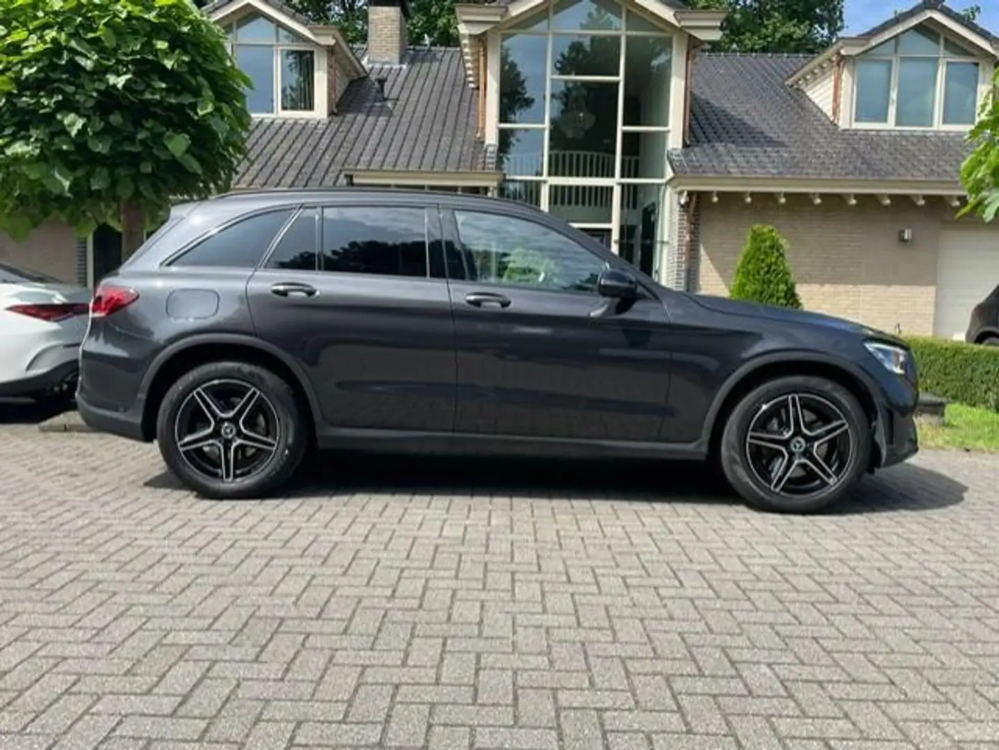 Mercedes-Benz GLC 200 4MATIC AMG LINE PANO NAVI LED CAMERA Zwart - 2