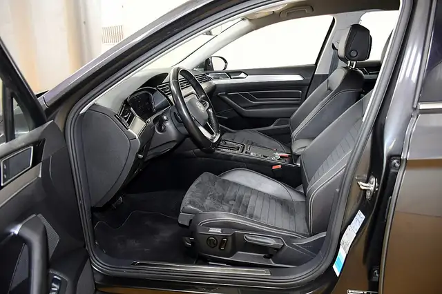 Volkswagen Passat view 9