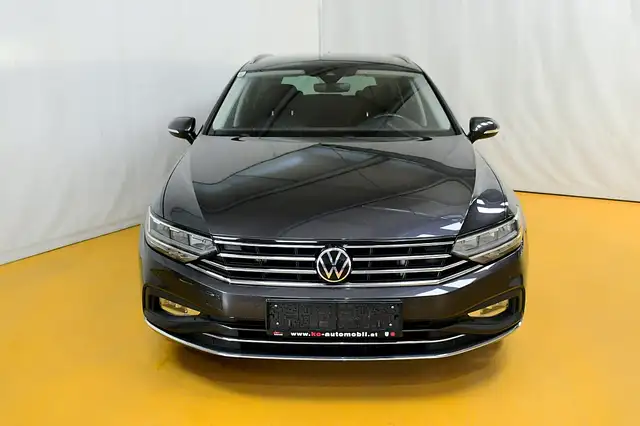 Volkswagen Passat view 8