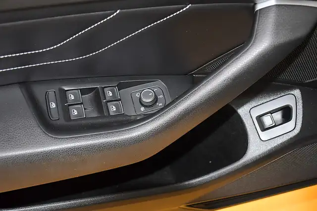 Volkswagen Passat view 11